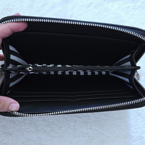 ✨️HP✨️ Dabney Lee Black🖤 Wallet with Daisies🌼 - NWT - Picture 10 of 16